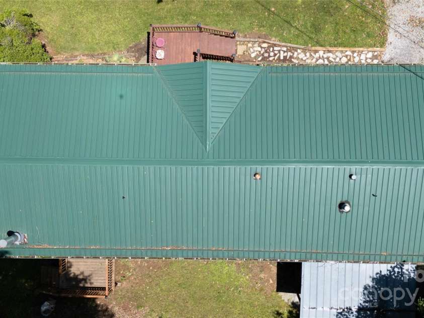 689 Bradford Road, Burnsville, NC 28714.  MLS# CAR4265215, YatesRealty ID 19768. 