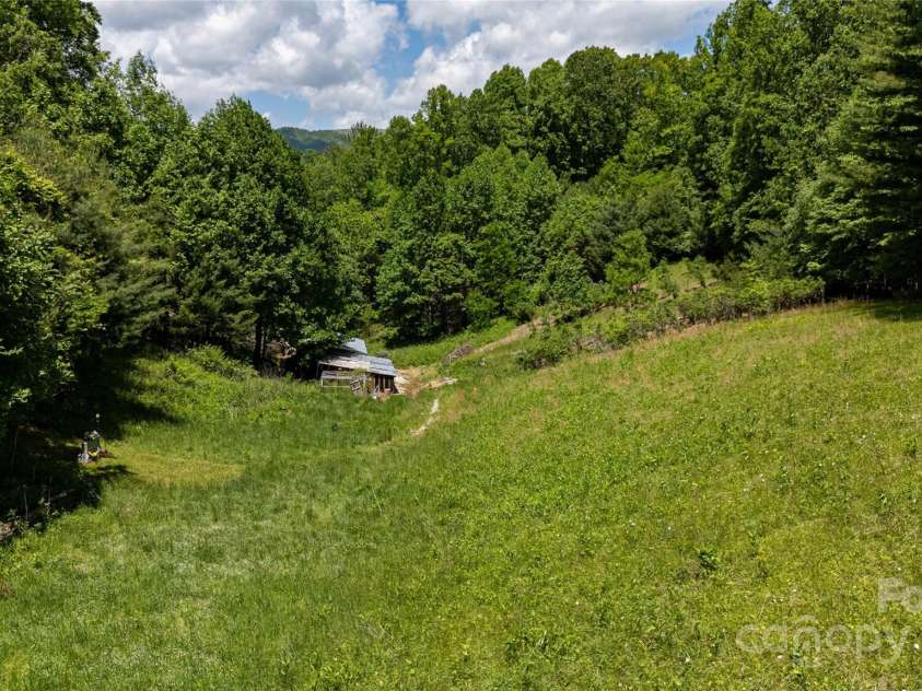 689 Bradford Road, Burnsville, NC 28714.  MLS# CAR4265215, YatesRealty ID 19768. 