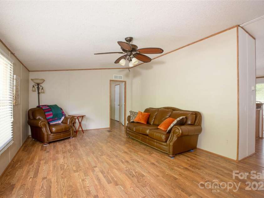 689 Bradford Road, Burnsville, NC 28714.  MLS# CAR4265215, YatesRealty ID 19768. 