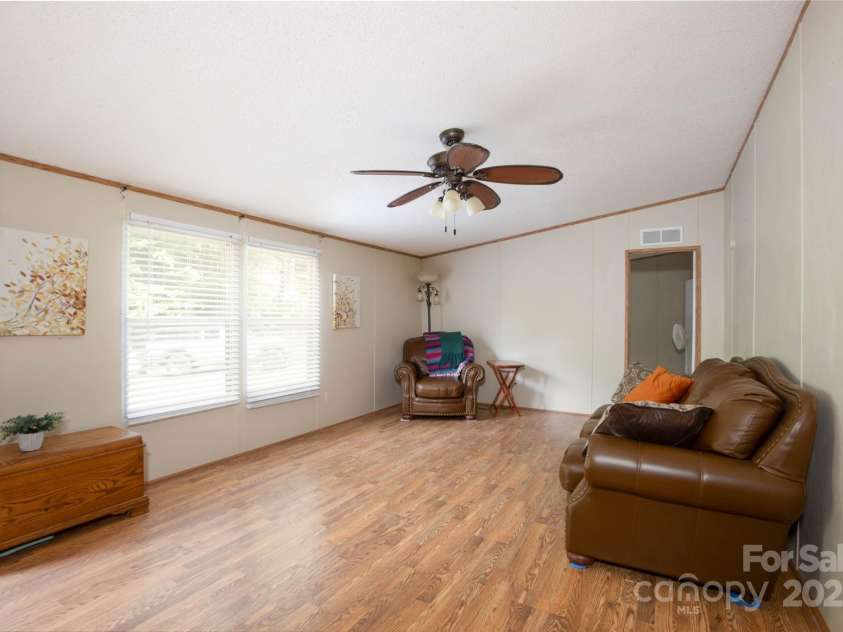 689 Bradford Road, Burnsville, NC 28714.  MLS# CAR4265215, YatesRealty ID 19768. 