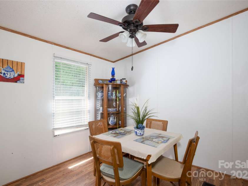 689 Bradford Road, Burnsville, NC 28714.  MLS# CAR4265215, YatesRealty ID 19768. 
