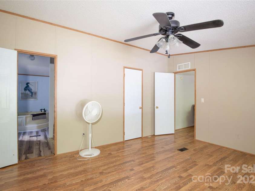 689 Bradford Road, Burnsville, NC 28714.  MLS# CAR4265215, YatesRealty ID 19768. 