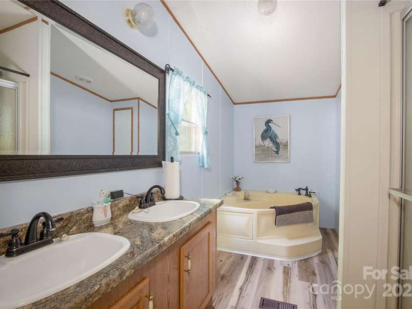 689 Bradford Road, Burnsville, NC 28714.  MLS# CAR4265215, YatesRealty ID 19768. 