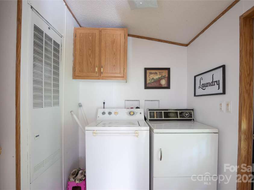 689 Bradford Road, Burnsville, NC 28714.  MLS# CAR4265215, YatesRealty ID 19768. 