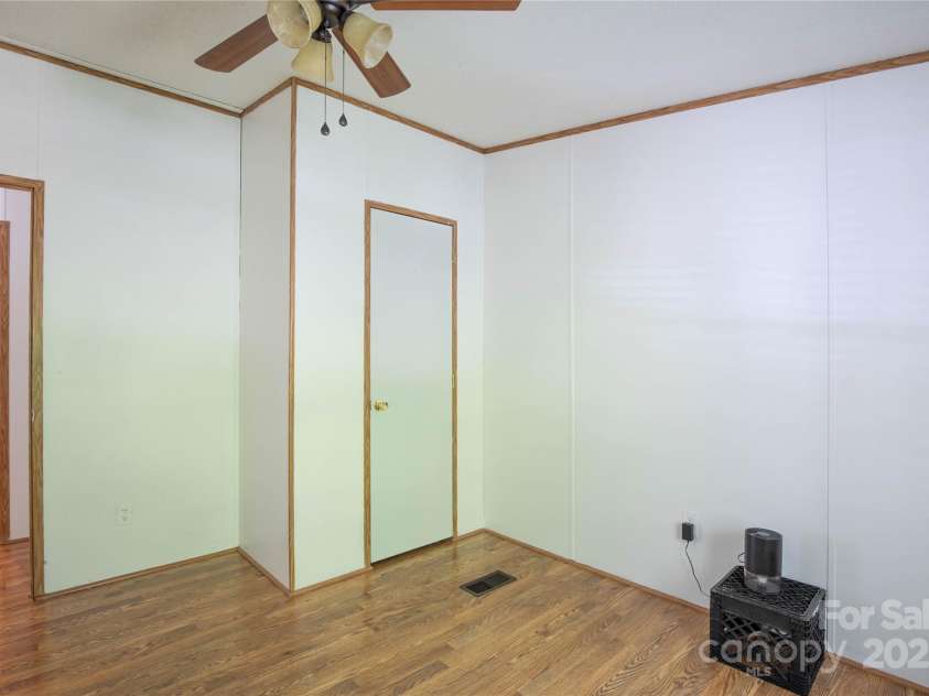 689 Bradford Road, Burnsville, NC 28714.  MLS# CAR4265215, YatesRealty ID 19768. 