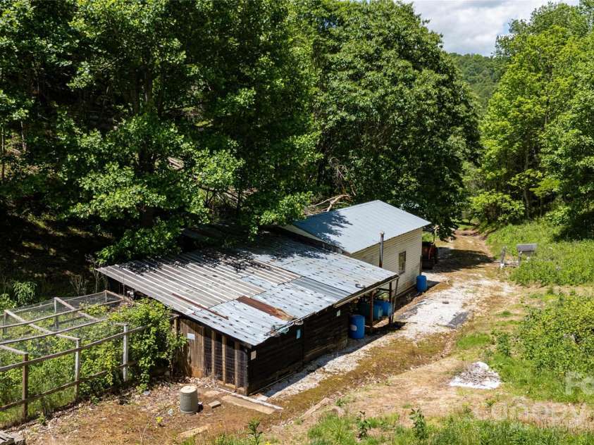 689 Bradford Road, Burnsville, NC 28714.  MLS# CAR4265215, YatesRealty ID 19768. 