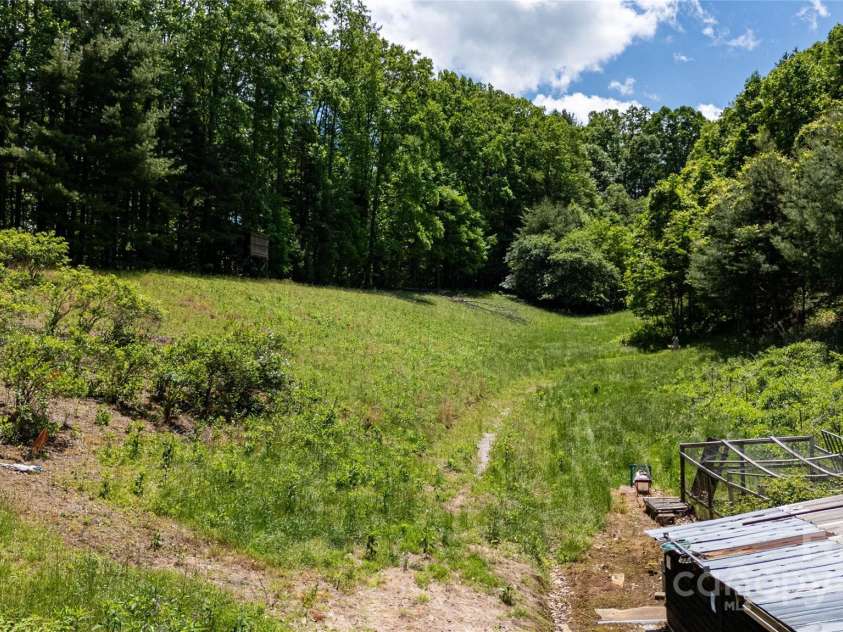 689 Bradford Road, Burnsville, NC 28714.  MLS# CAR4265215, YatesRealty ID 19768. 
