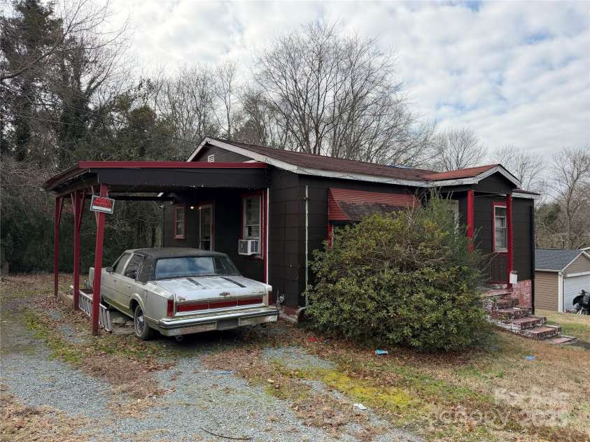 1132 Threatt Street, Lancaster, SC 29720.  MLS# CAR4333743, YatesRealty ID 1977. 