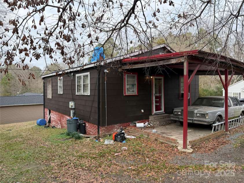 1132 Threatt Street, Lancaster, SC 29720.  MLS# CAR4333743, YatesRealty ID 1977. 