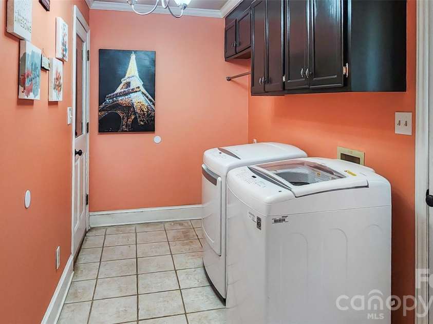 8331 Dunstaff Road, Charlotte, NC 28269.  MLS# CAR4369538, YatesRealty ID 19771. Laundry/Mud Room