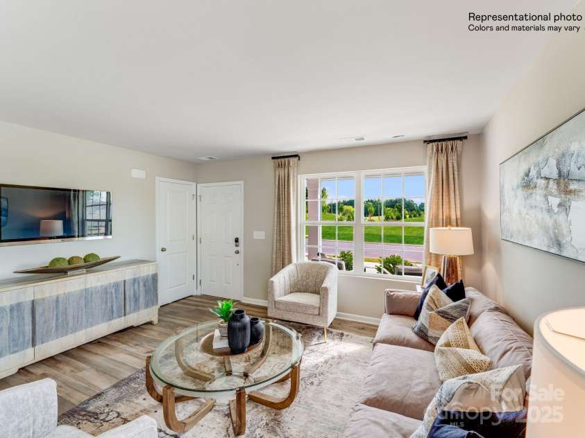 1551 Cottage Creek Drive, Bessemer City, NC 28016.  MLS# CAR4267424, YatesRealty ID 19773. Family Room