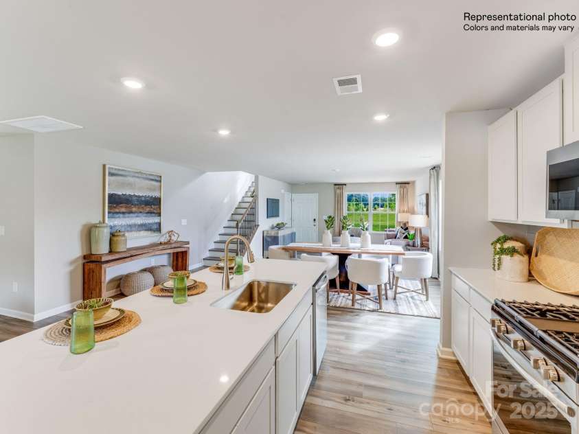 1551 Cottage Creek Drive, Bessemer City, NC 28016.  MLS# CAR4267424, YatesRealty ID 19773. Kitchen