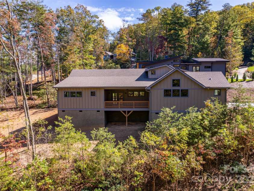 48 Crossings Circle, Fairview, NC 28730.  MLS# CAR4312919, YatesRealty ID 19773. 