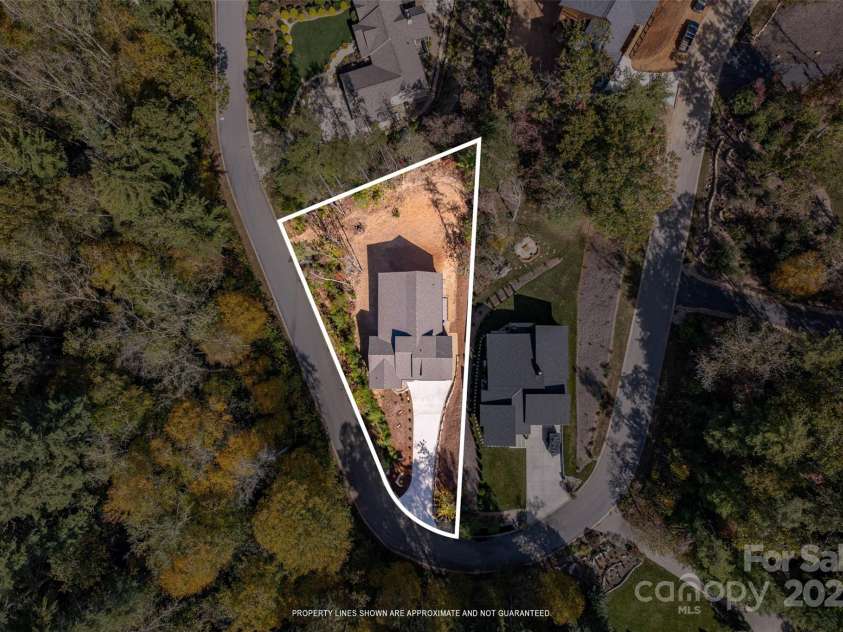 48 Crossings Circle, Fairview, NC 28730.  MLS# CAR4312919, YatesRealty ID 19773. 