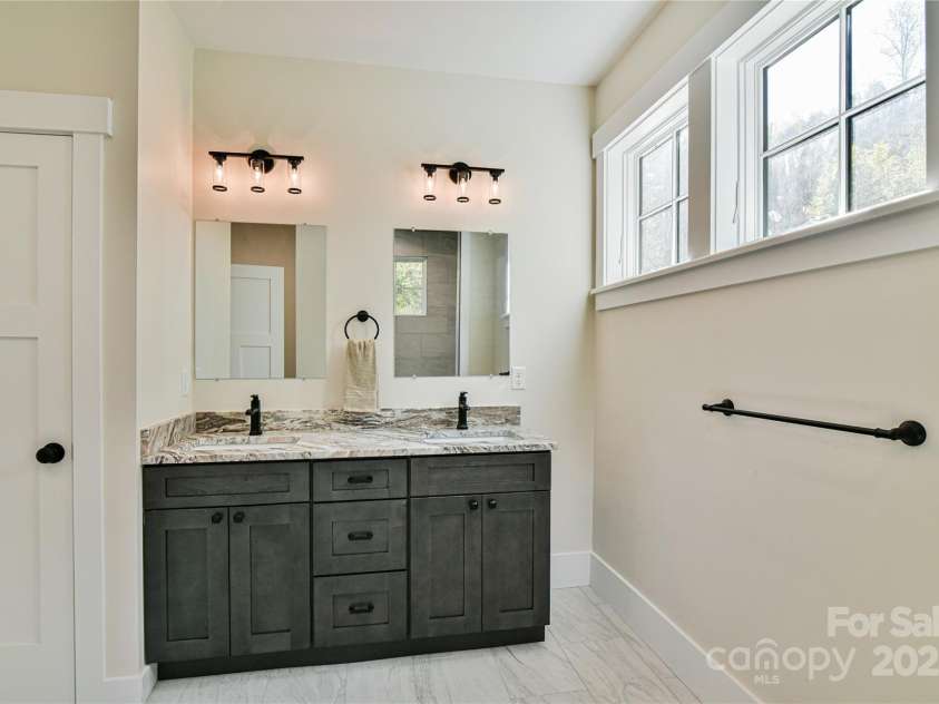 48 Crossings Circle, Fairview, NC 28730.  MLS# CAR4312919, YatesRealty ID 19773. 