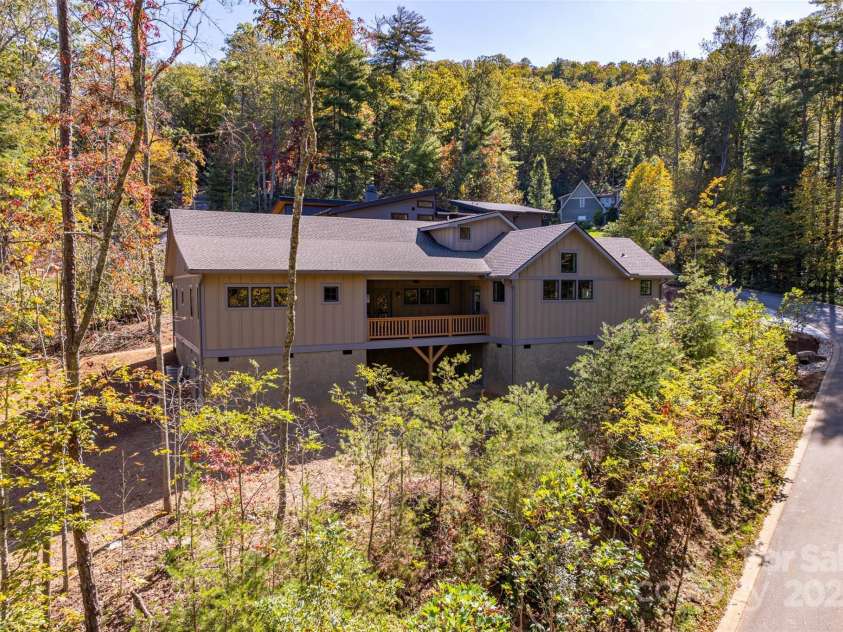48 Crossings Circle, Fairview, NC 28730.  MLS# CAR4312919, YatesRealty ID 19773. 