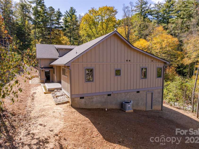48 Crossings Circle, Fairview, NC 28730.  MLS# CAR4312919, YatesRealty ID 19773. 