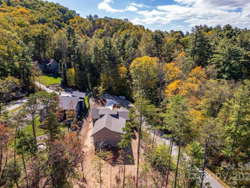 48 Crossings Circle, Fairview, NC 28730.  MLS# CAR4312919, YatesRealty ID 19773. 