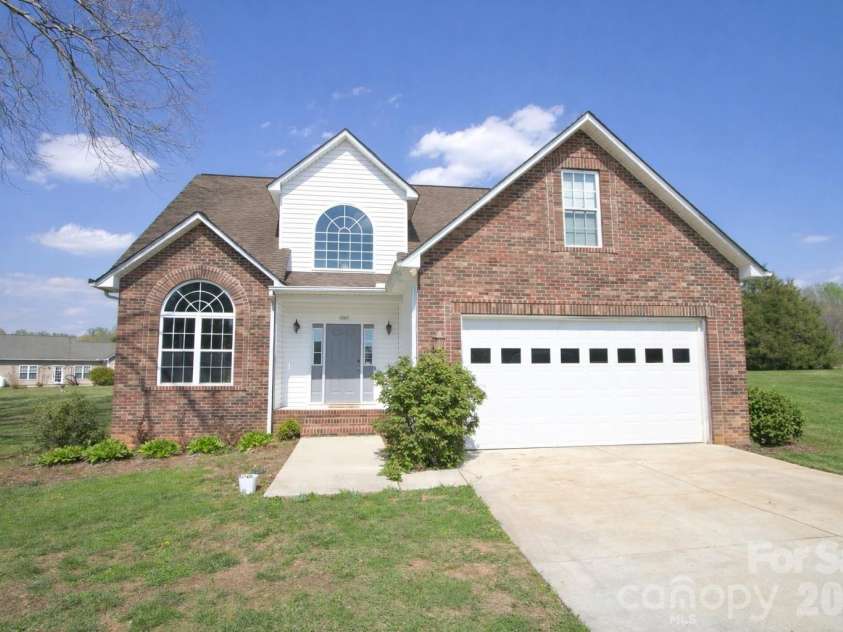 1045 Saxton Circle, Salisbury, NC 28147.  MLS# CAR4361546, YatesRealty ID 19774. 