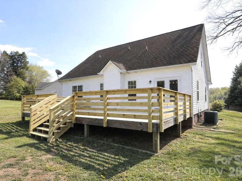 1045 Saxton Circle, Salisbury, NC 28147.  MLS# CAR4361546, YatesRealty ID 19774. 