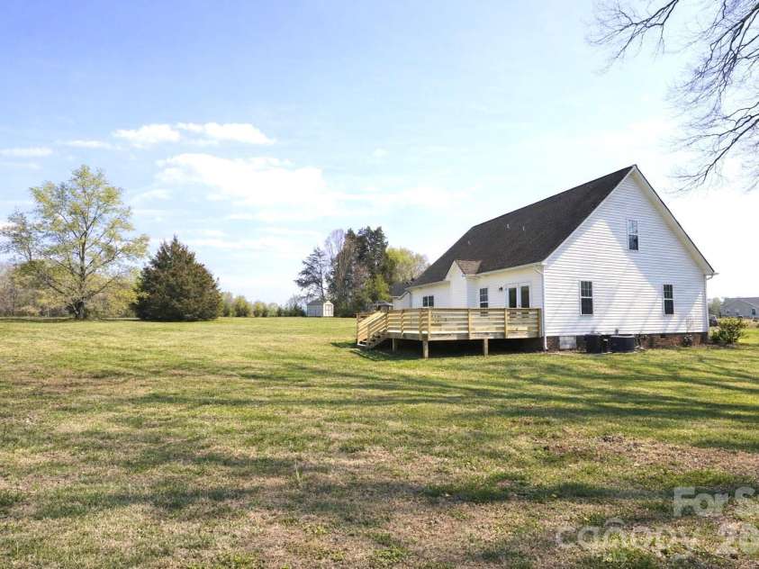 1045 Saxton Circle, Salisbury, NC 28147.  MLS# CAR4361546, YatesRealty ID 19774. 