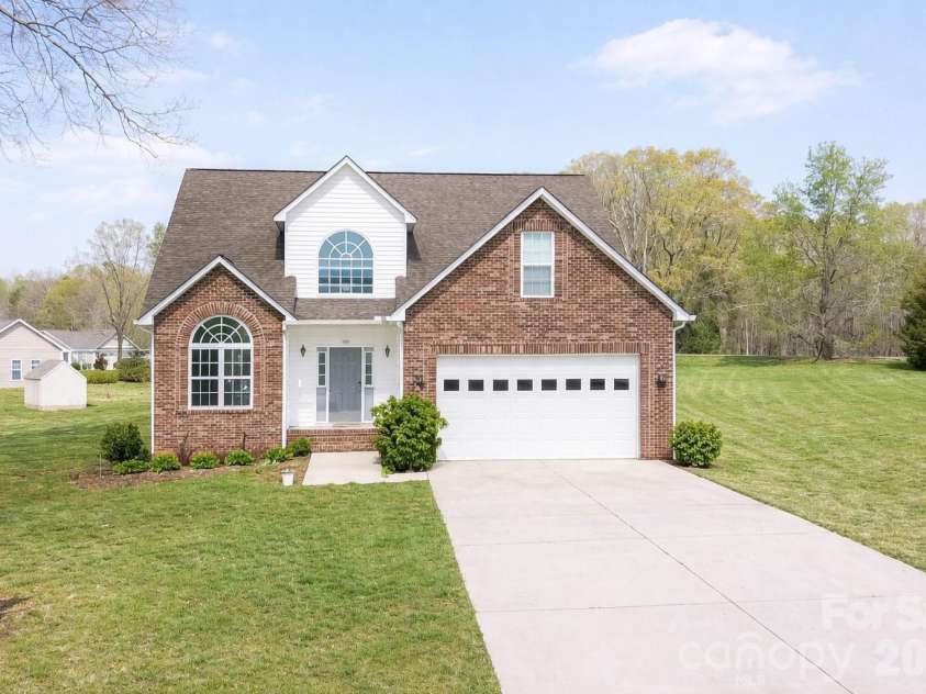 1045 Saxton Circle, Salisbury, NC 28147.  MLS# CAR4361546, YatesRealty ID 19774. 