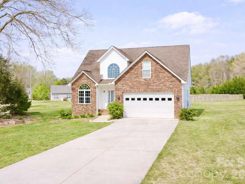 1045 Saxton Circle, Salisbury, NC 28147.  MLS# CAR4361546, YatesRealty ID 19774. 