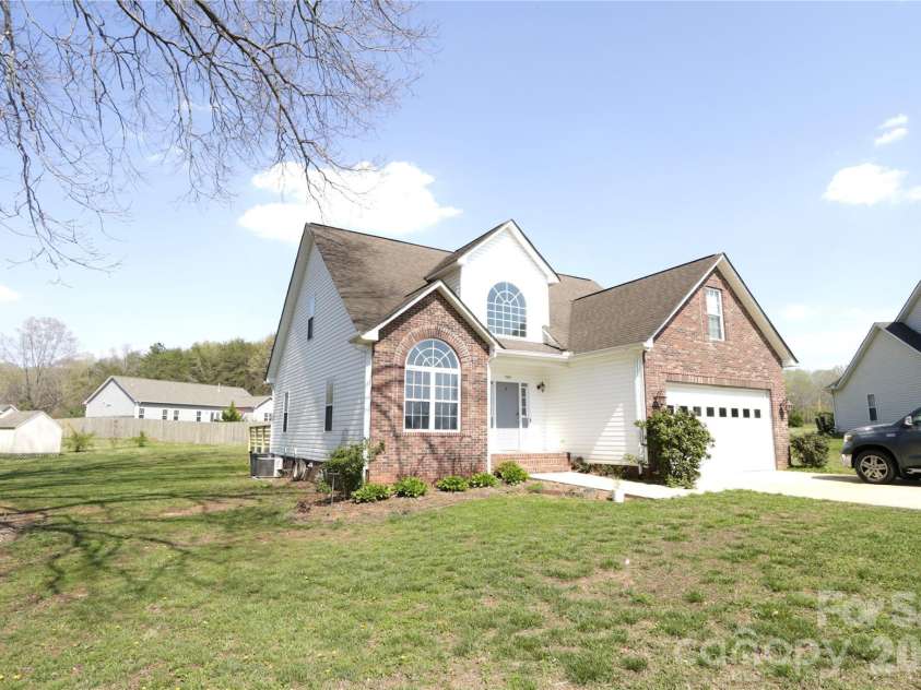 1045 Saxton Circle, Salisbury, NC 28147.  MLS# CAR4361546, YatesRealty ID 19774. 