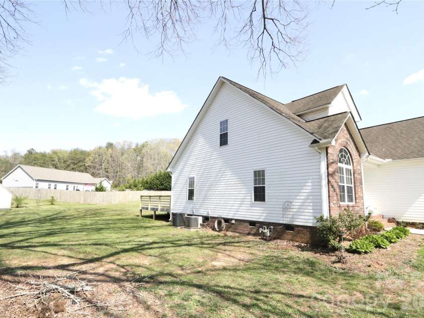 1045 Saxton Circle, Salisbury, NC 28147.  MLS# CAR4361546, YatesRealty ID 19774. 