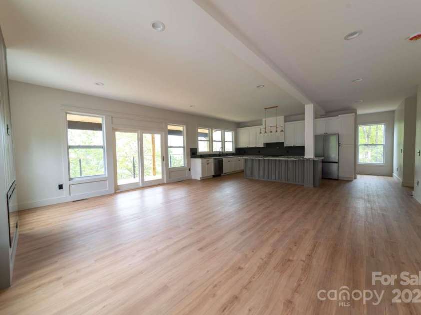 689 Blake Drive, Canton, NC 28716.  MLS# CAR4253513, YatesRealty ID 19776. 