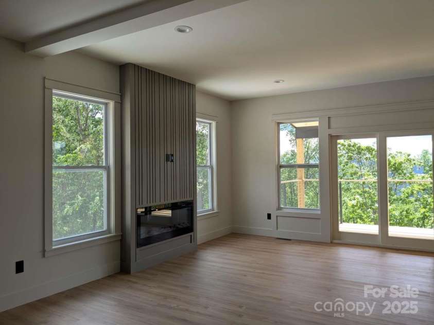 689 Blake Drive, Canton, NC 28716.  MLS# CAR4253513, YatesRealty ID 19776. 