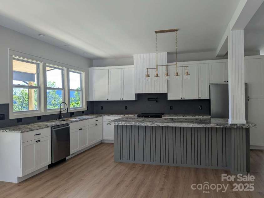 689 Blake Drive, Canton, NC 28716.  MLS# CAR4253513, YatesRealty ID 19776. 