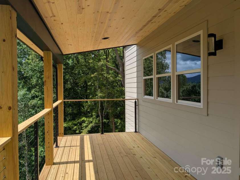 689 Blake Drive, Canton, NC 28716.  MLS# CAR4253513, YatesRealty ID 19776. 