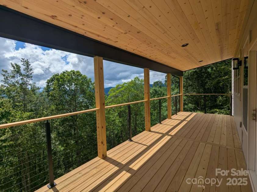 689 Blake Drive, Canton, NC 28716.  MLS# CAR4253513, YatesRealty ID 19776. 