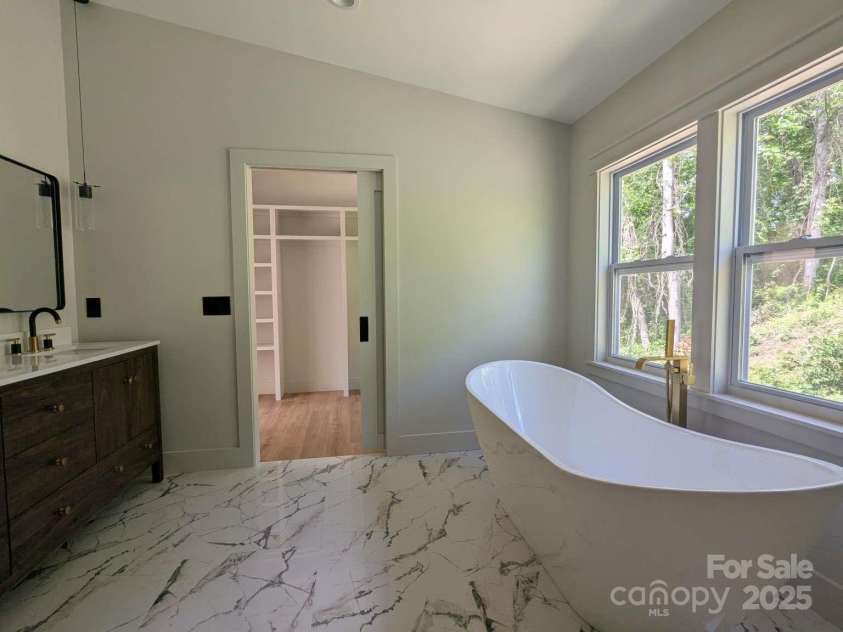 689 Blake Drive, Canton, NC 28716.  MLS# CAR4253513, YatesRealty ID 19776. 