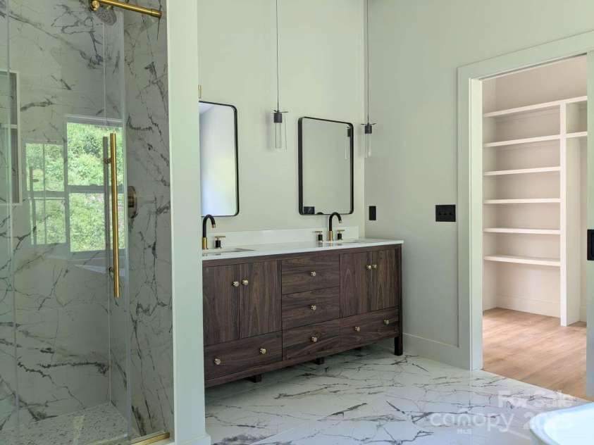 689 Blake Drive, Canton, NC 28716.  MLS# CAR4253513, YatesRealty ID 19776. 