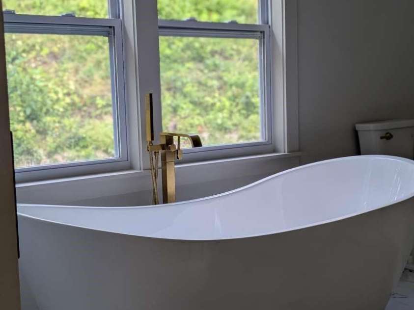 689 Blake Drive, Canton, NC 28716.  MLS# CAR4253513, YatesRealty ID 19776. 