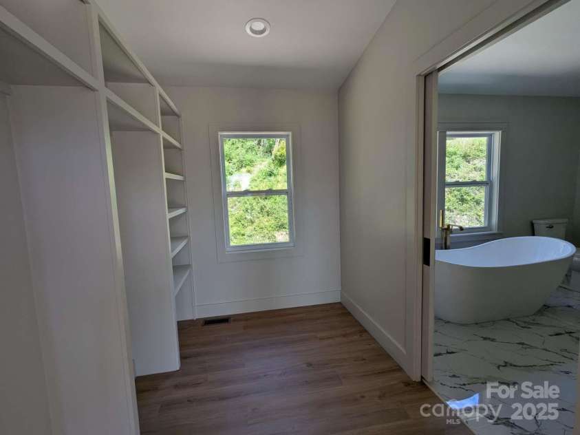 689 Blake Drive, Canton, NC 28716.  MLS# CAR4253513, YatesRealty ID 19776. 