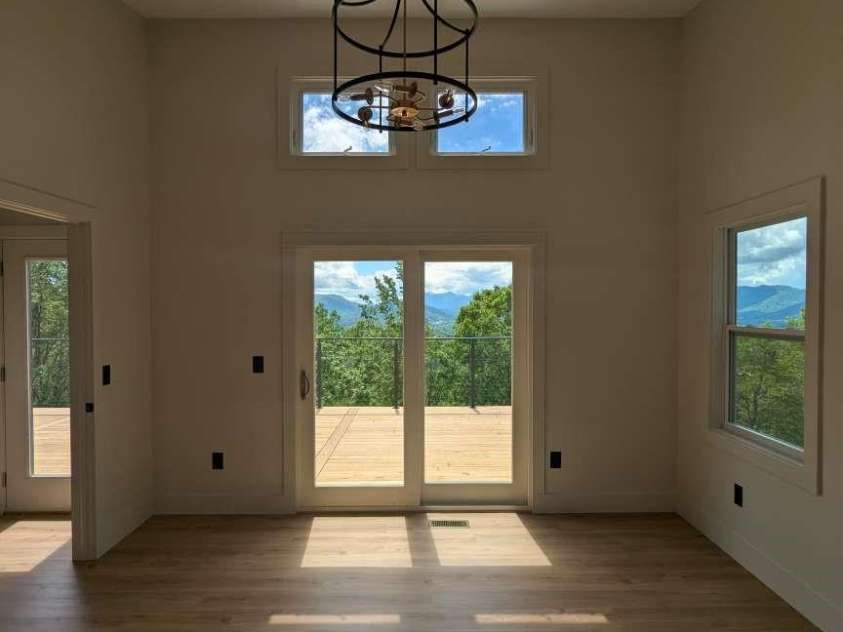 689 Blake Drive, Canton, NC 28716.  MLS# CAR4253513, YatesRealty ID 19776. 