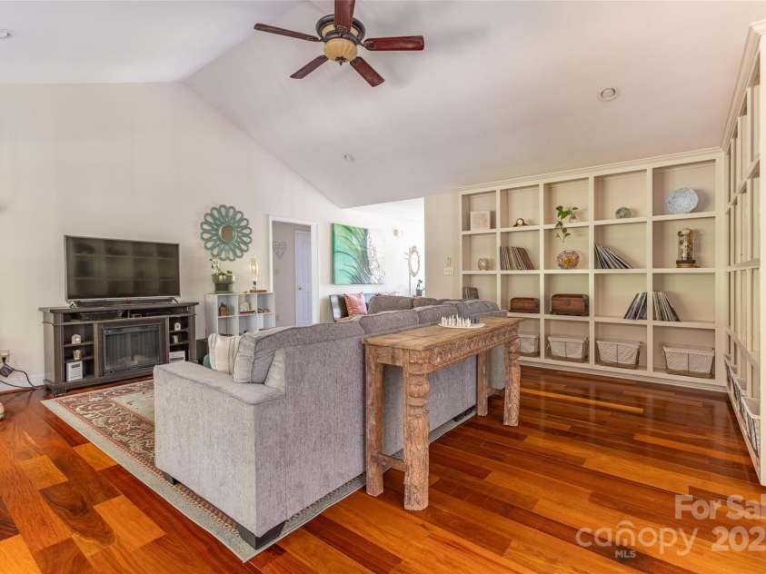 508 Yorktown Court, Lenoir, NC 28645.  MLS# CAR4256351, YatesRealty ID 19777. 