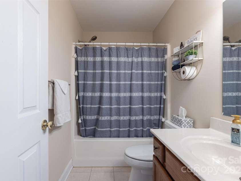 508 Yorktown Court, Lenoir, NC 28645.  MLS# CAR4256351, YatesRealty ID 19777. 