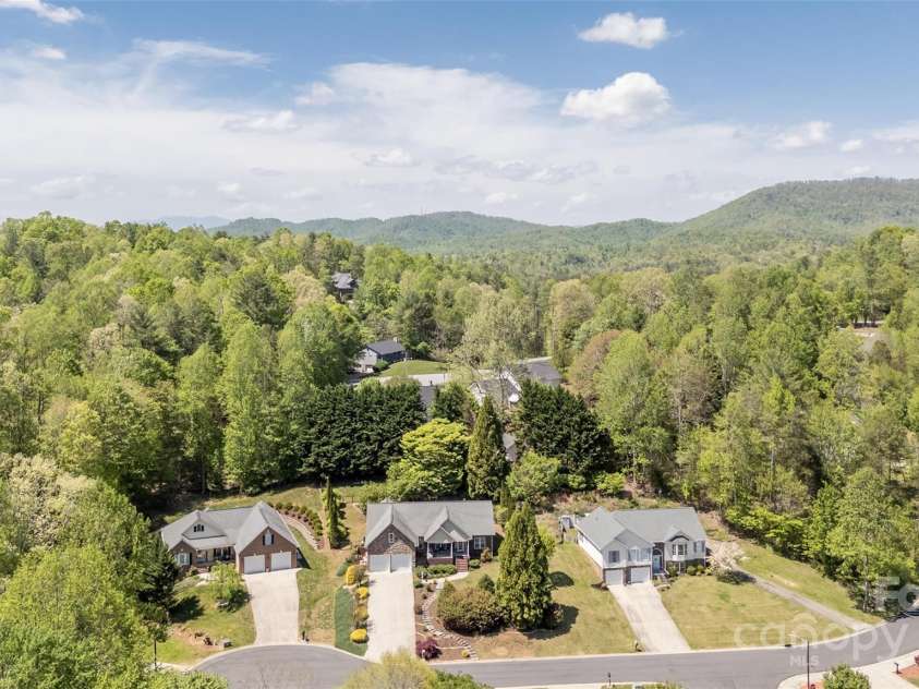 508 Yorktown Court, Lenoir, NC 28645.  MLS# CAR4256351, YatesRealty ID 19777. 