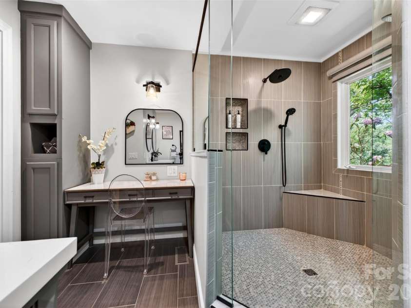 170 Weston Road, Arden, NC 28704.  MLS# CAR4379602, YatesRealty ID 19778. En suite primary bath