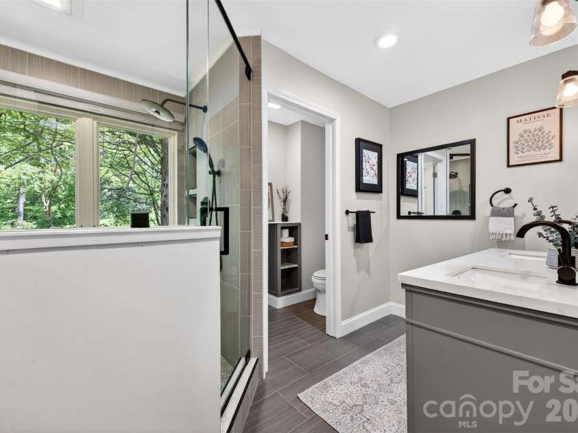 170 Weston Road, Arden, NC 28704.  MLS# CAR4379602, YatesRealty ID 19778. En suite primary bath