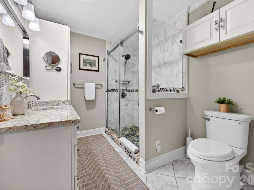 170 Weston Road, Arden, NC 28704.  MLS# CAR4379602, YatesRealty ID 19778. Secondary full bath on main level
