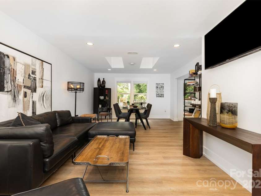 6824 Cortez Trail, Charlotte, NC 28227.  MLS# CAR4257515, YatesRealty ID 19778. Family Room