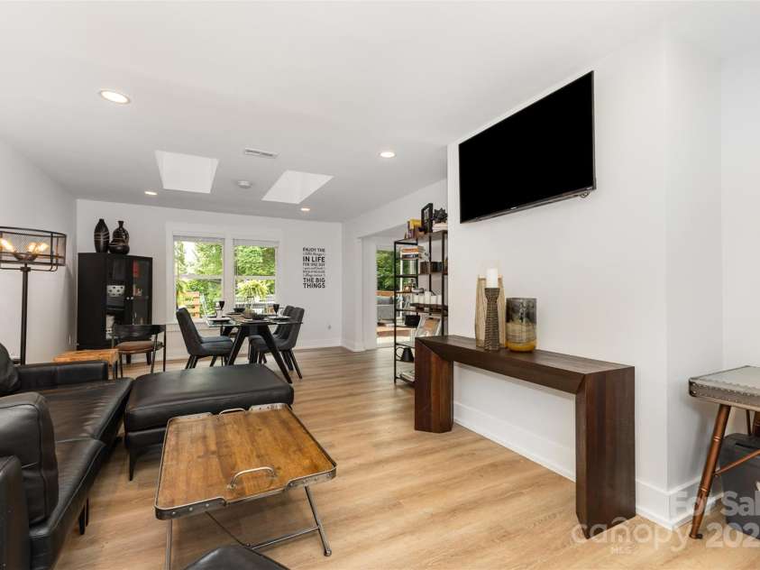 6824 Cortez Trail, Charlotte, NC 28227.  MLS# CAR4257515, YatesRealty ID 19778. Family Room