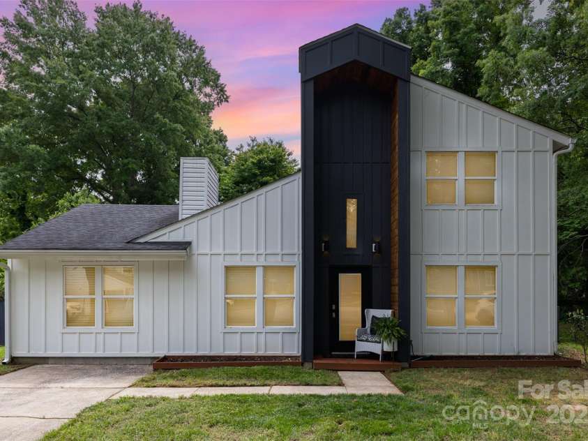 6824 Cortez Trail, Charlotte, NC 28227.  MLS# CAR4257515, YatesRealty ID 19778. Front of House