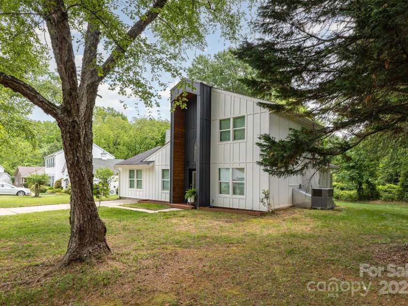 6824 Cortez Trail, Charlotte, NC 28227.  MLS# CAR4257515, YatesRealty ID 19778. Front of house
