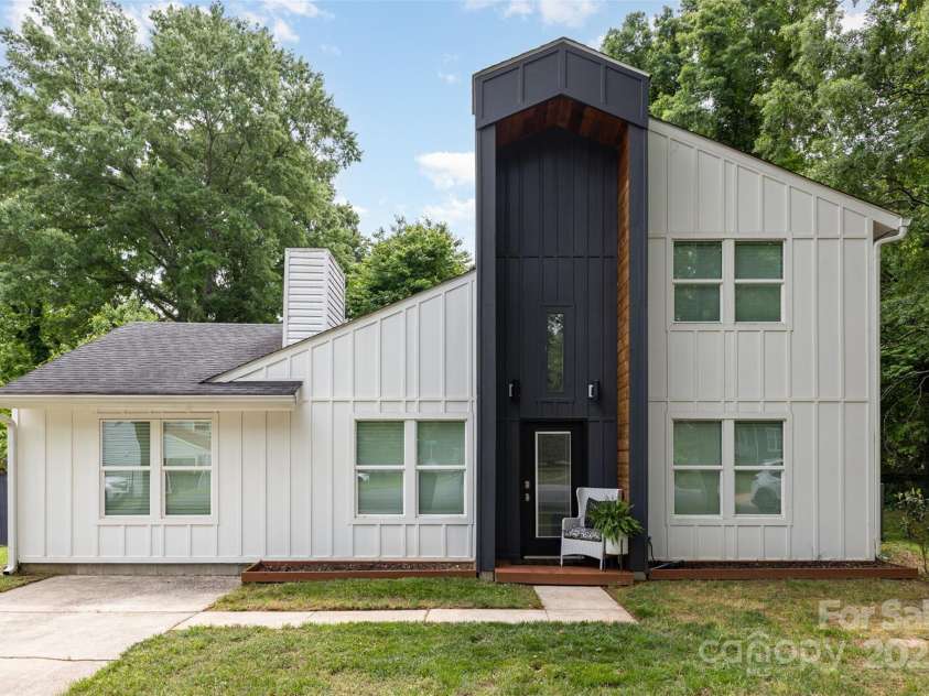 6824 Cortez Trail, Charlotte, NC 28227.  MLS# CAR4257515, YatesRealty ID 19778. Front of house